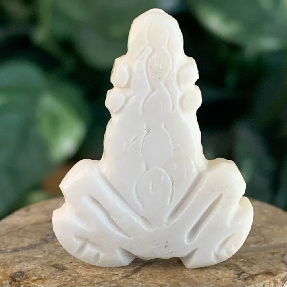 Vintage Natural Bone Bead Frog Hand Carved Fetish Animal Toad Drilled 1.3